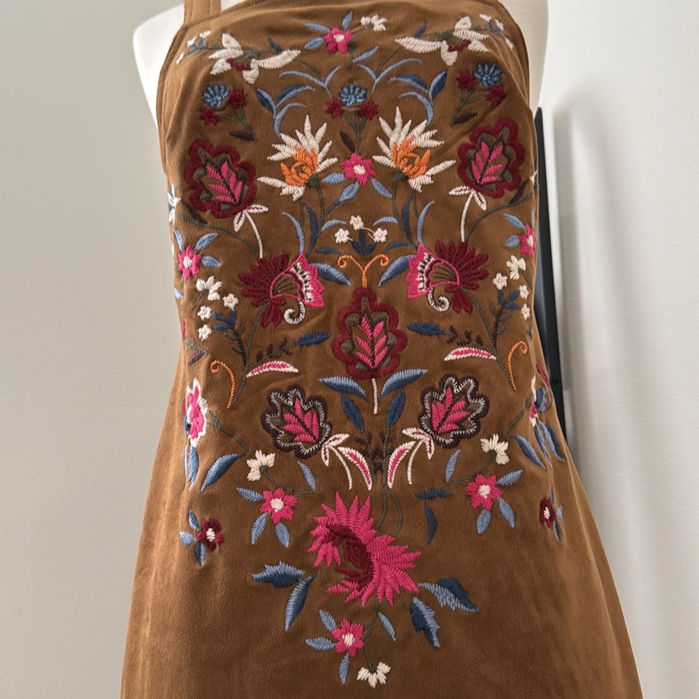 Beautiful Abercrombie embroidery dress - Picture 3 of 8